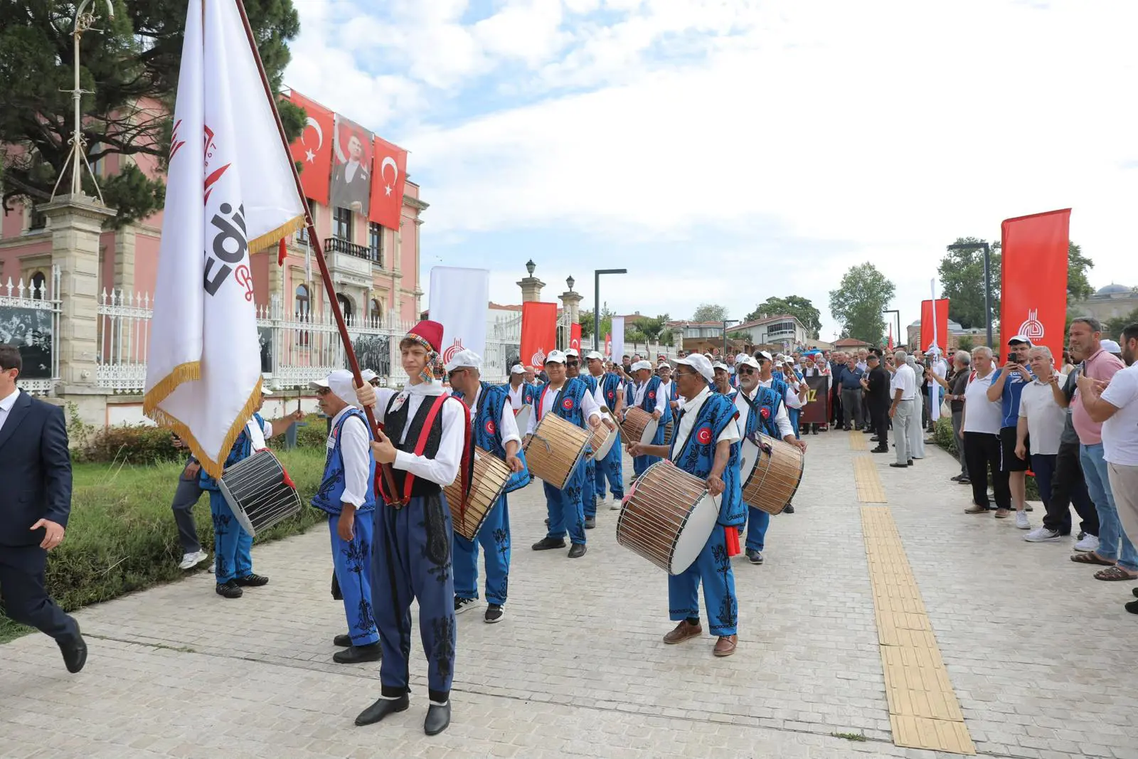 665 YILLIK EFSANE: KIRKPINAR YAĞLI GÜREŞLERİ’İNDE AĞA KARŞILAMA TÖRENİ GERÇEKLEŞTİRİLDİ galeri görseli